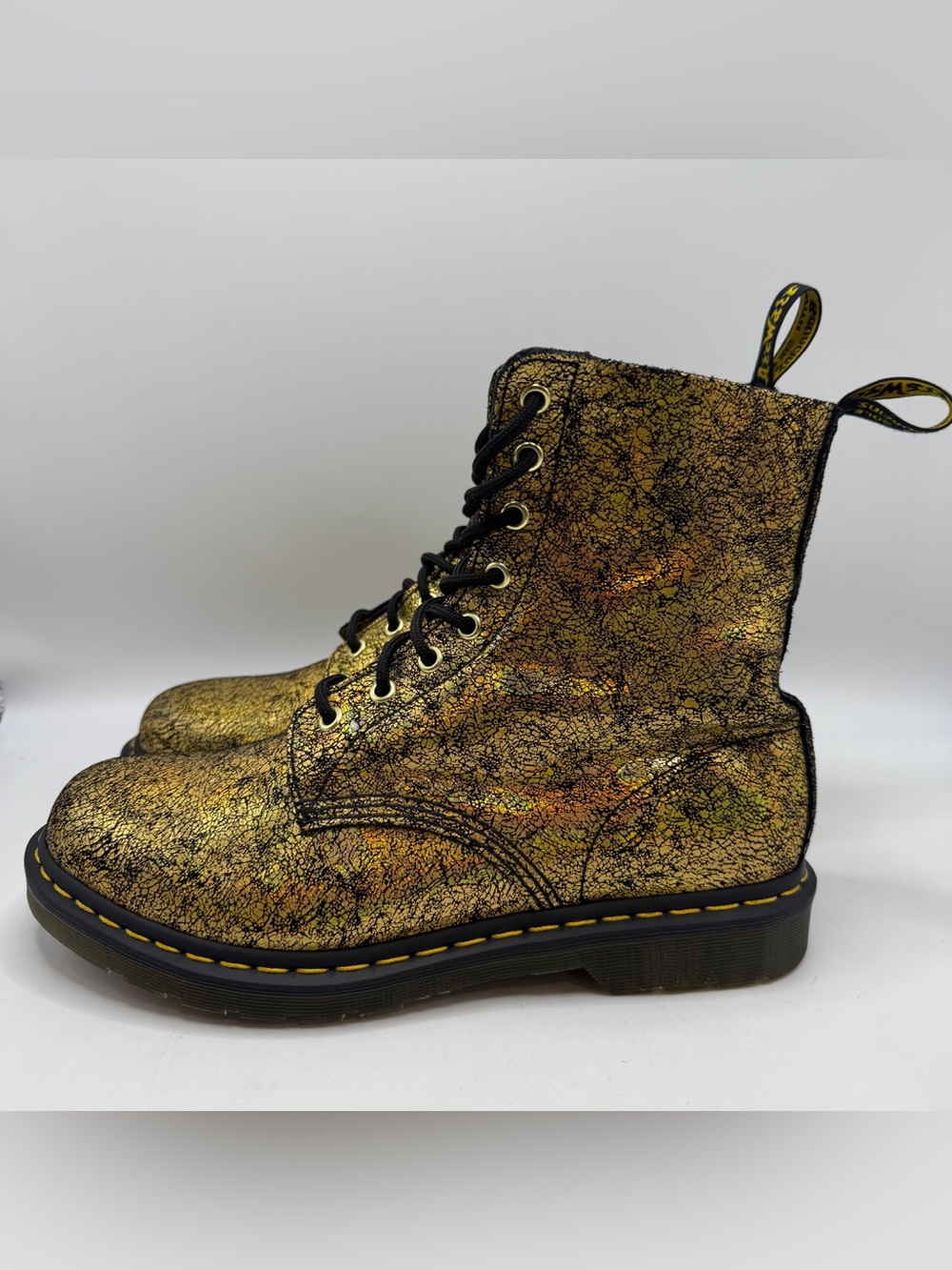 🚫SOLD - NO AVAILABLE Dr. Martens 1460 Pascal Metallic Crackle Gold Black Boots
